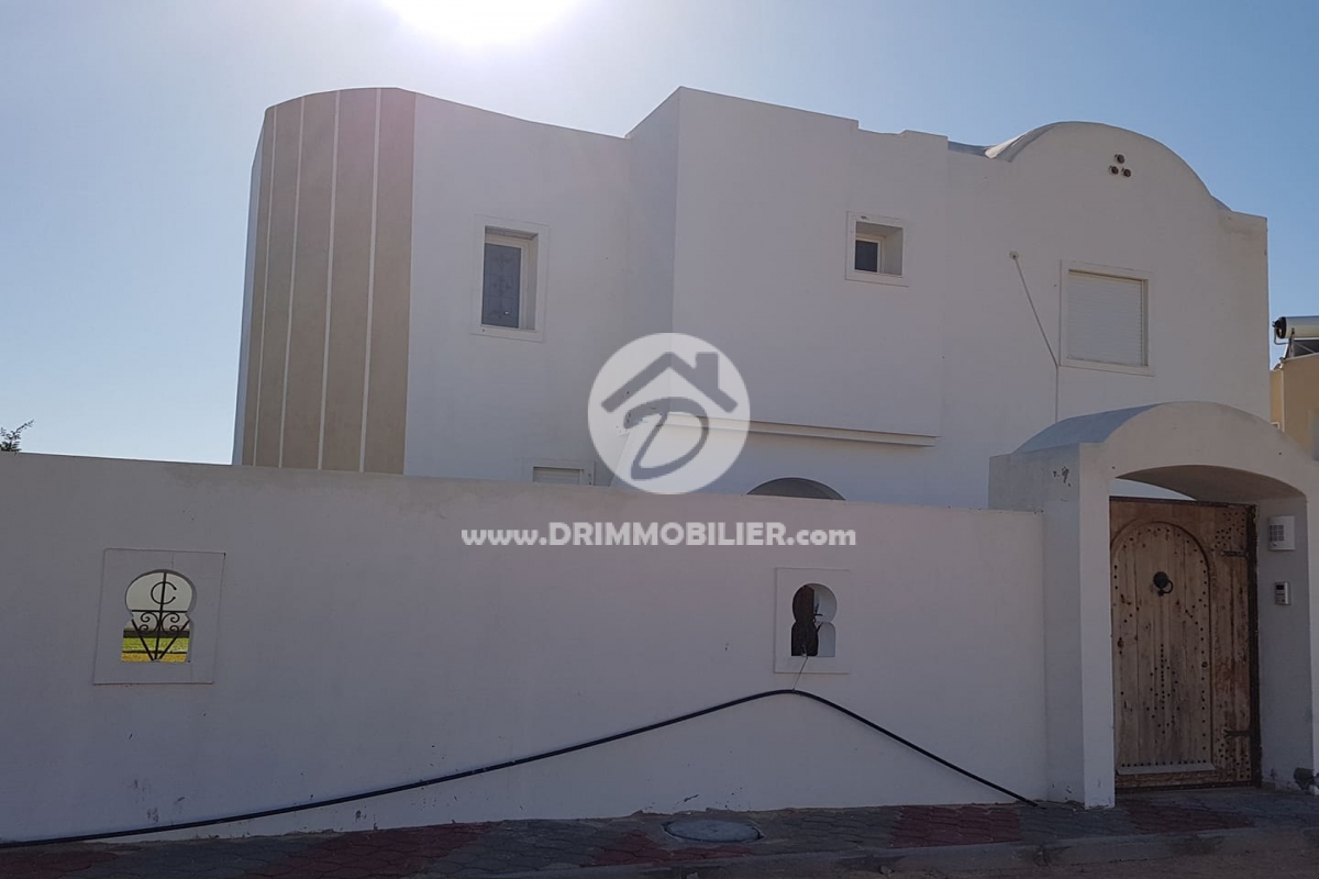 L 239 -                            بيع
                           Villa avec piscine Djerba